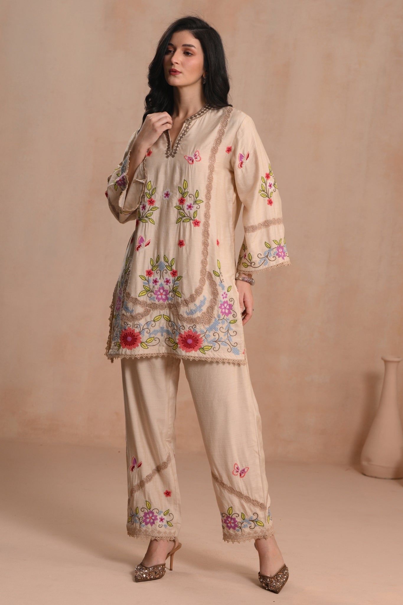 Soft Beige Parizaad Embroidererd Kurta Set Taroob