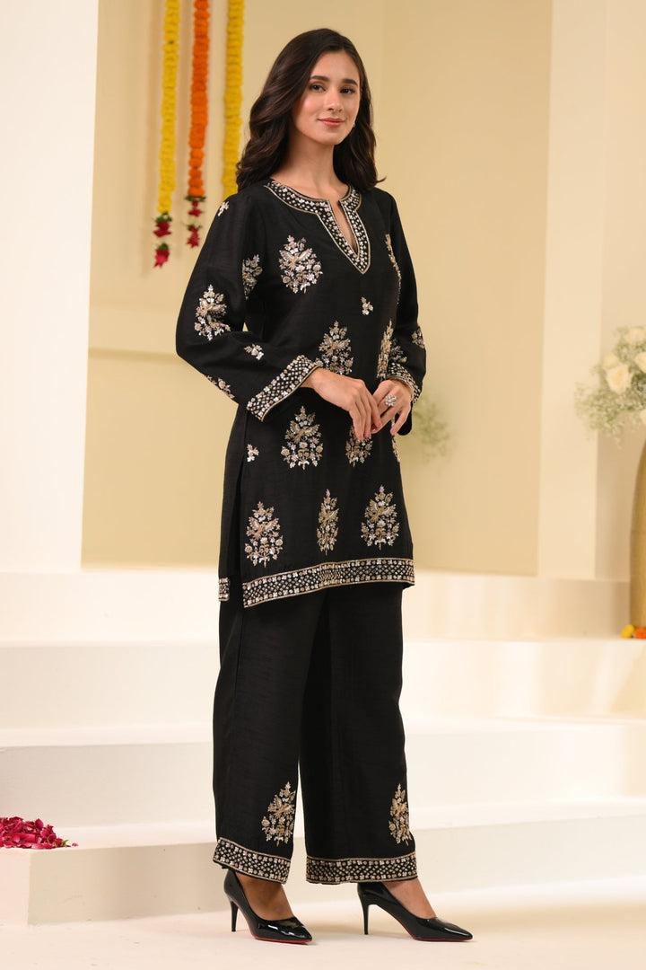 Taroob Royal Zarodzi Hand Embellished Kurta Set