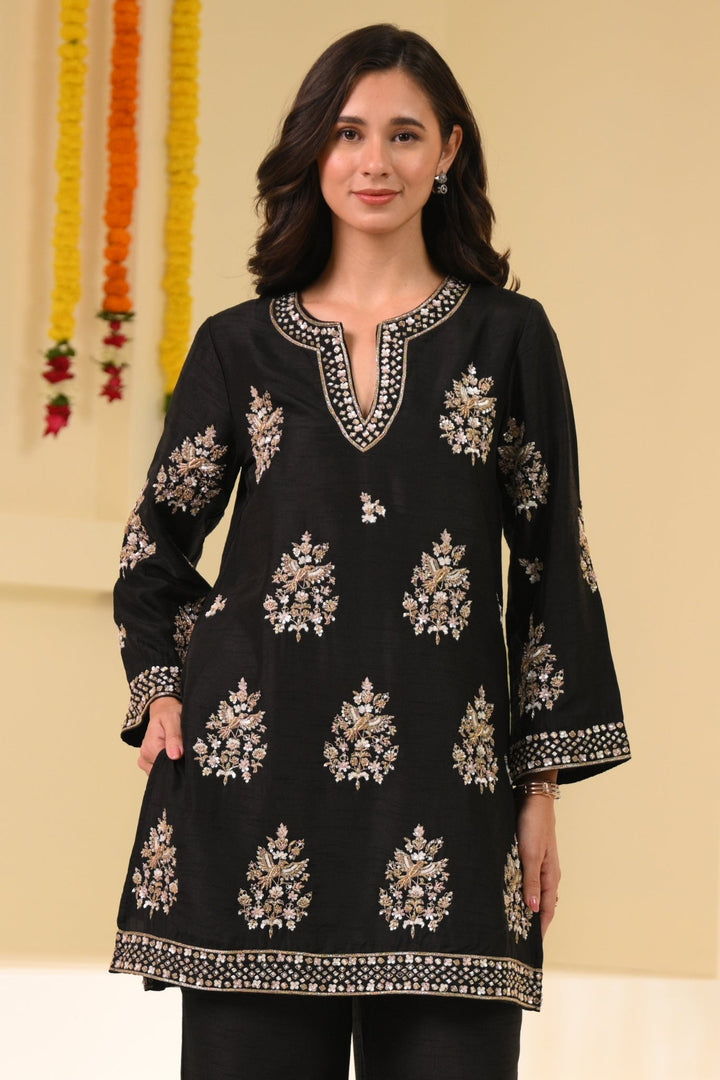 Taroob Royal Zarodzi Hand Embellished Kurta Set