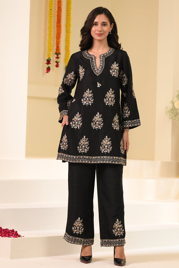 Taroob Royal Zarodzi Hand Embellished Kurta Set