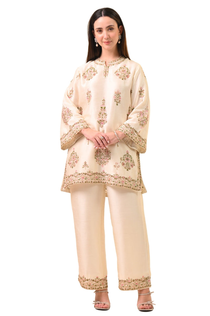 Taroob Kashmiri ki Kali Embroidered Kurta Set