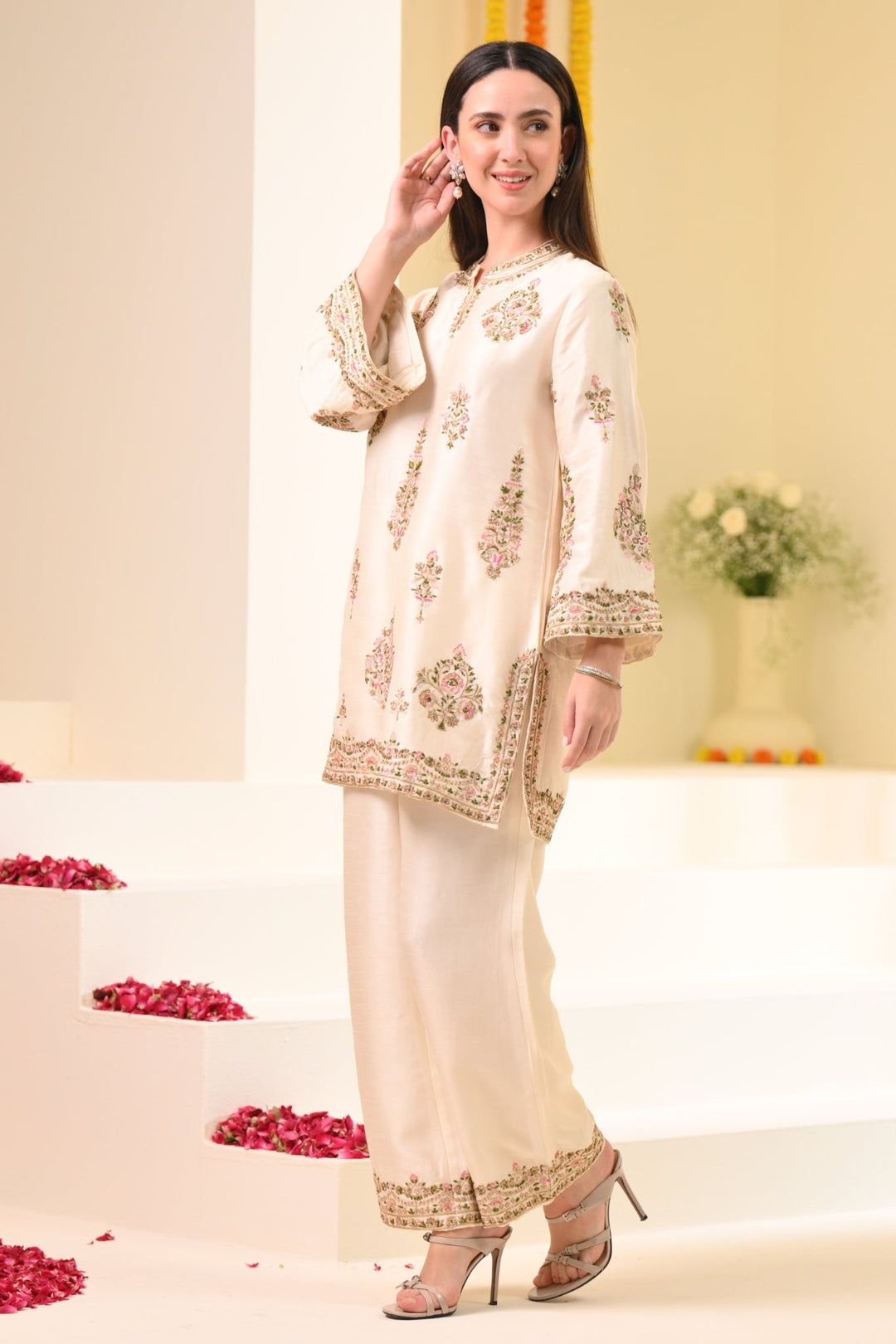 Taroob Kashmiri ki Kali Embroidered Kurta Set