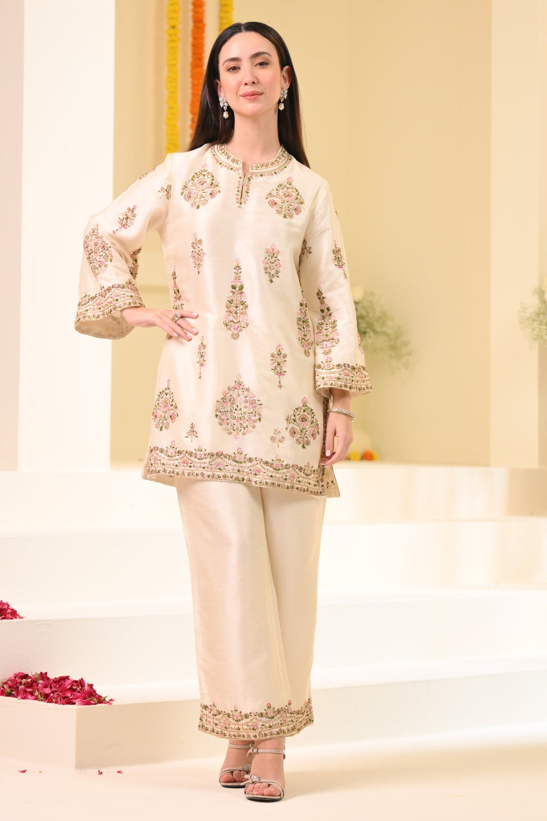 Taroob Kashmiri ki Kali Embroidered Kurta Set