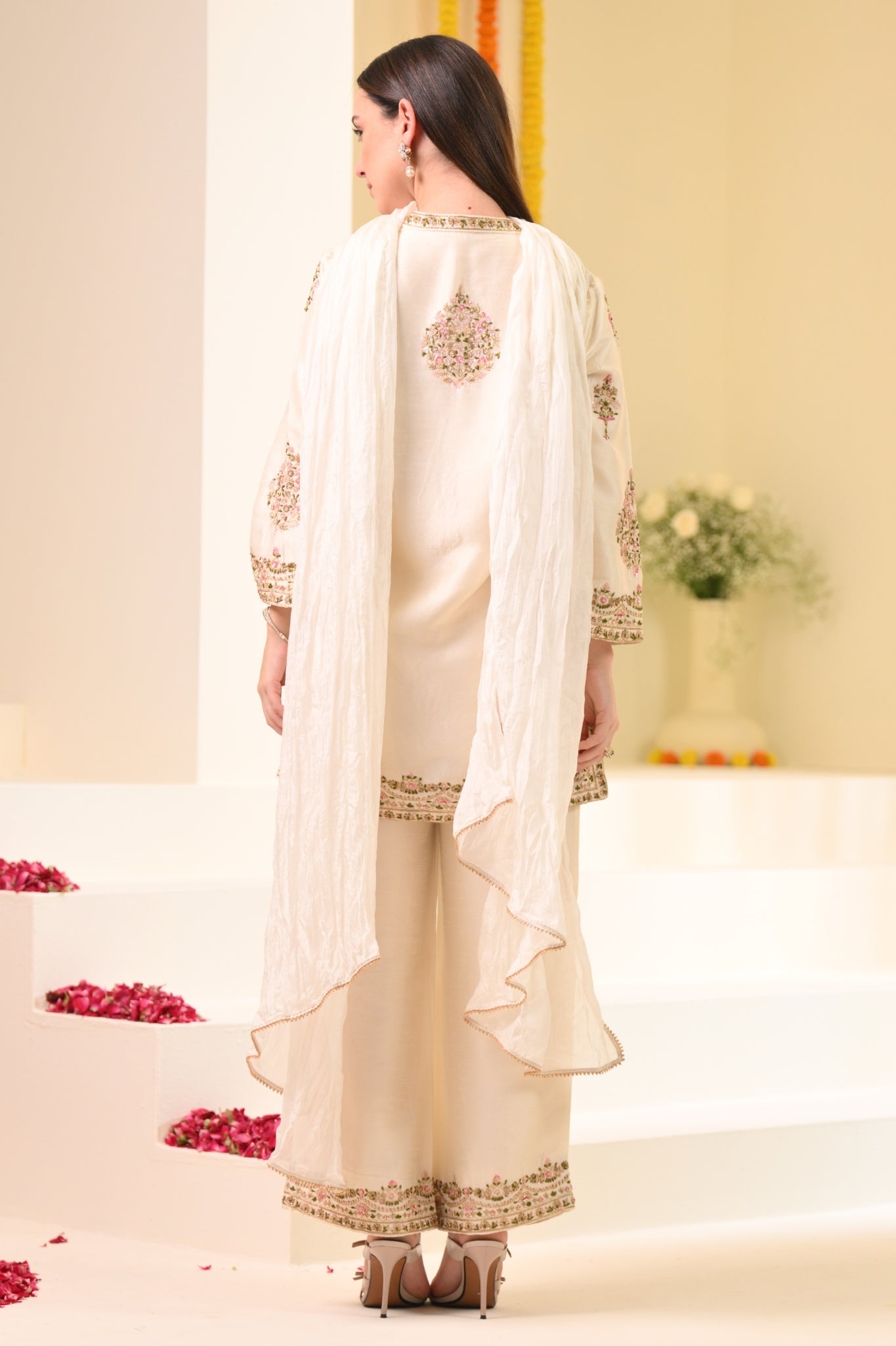 Taroob Kashmiri ki Kali Embroidered Kurta Set