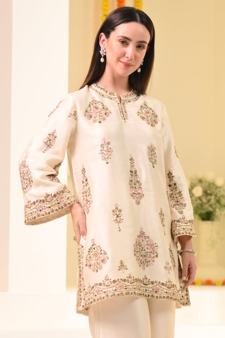 Taroob Kashmiri ki Kali Embroidered Kurta Set