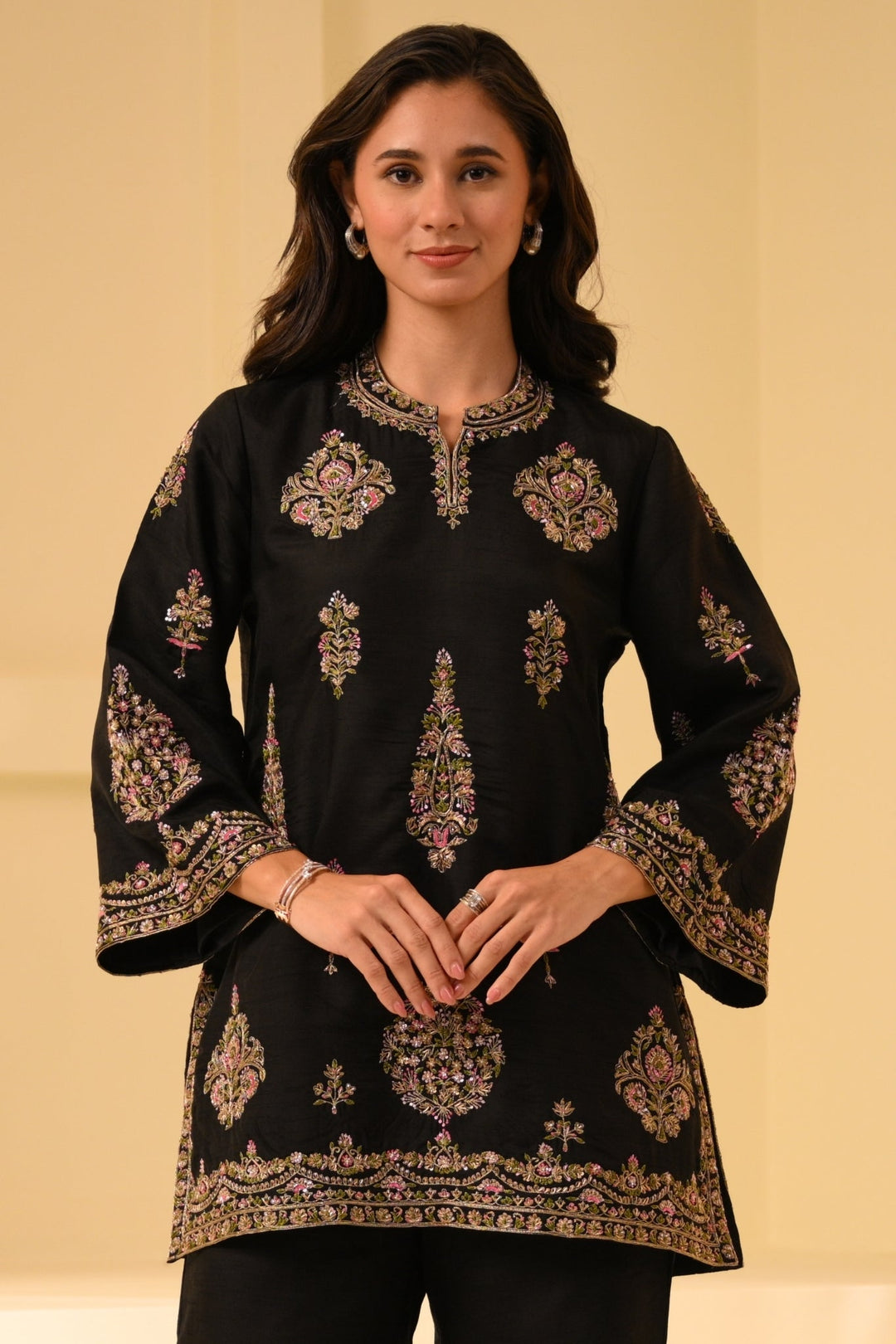 Taroob Kashmiri ki Kali Embroidered Kurta Set
